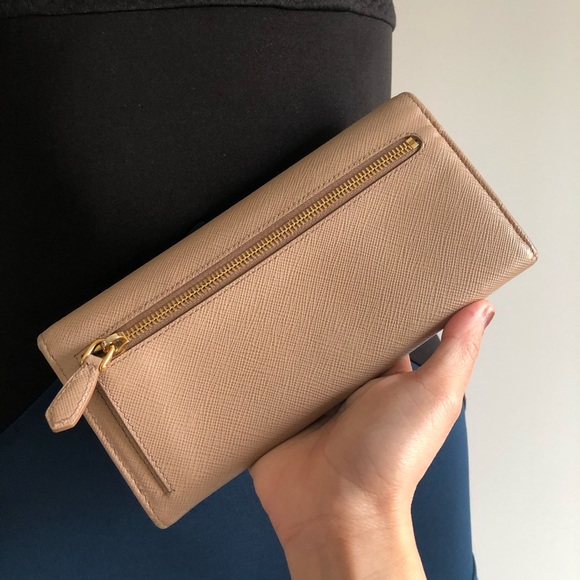 AUTHENTIC PRADA WALLET - Picture 2 of 13